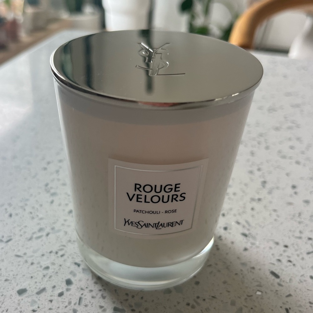 LE VESTIAIRE DES PARFUMS ROUGE VELOURS CANDLE